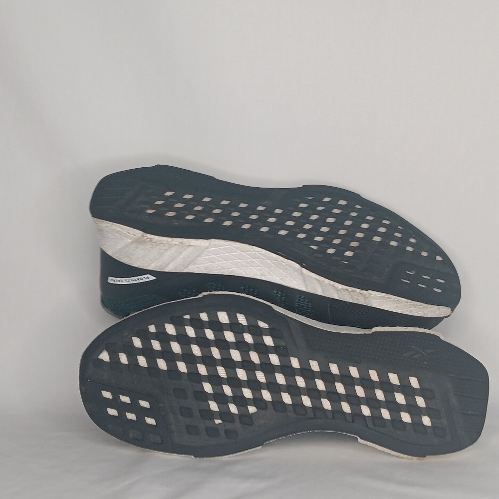 Reebox - Picture 8 of 12